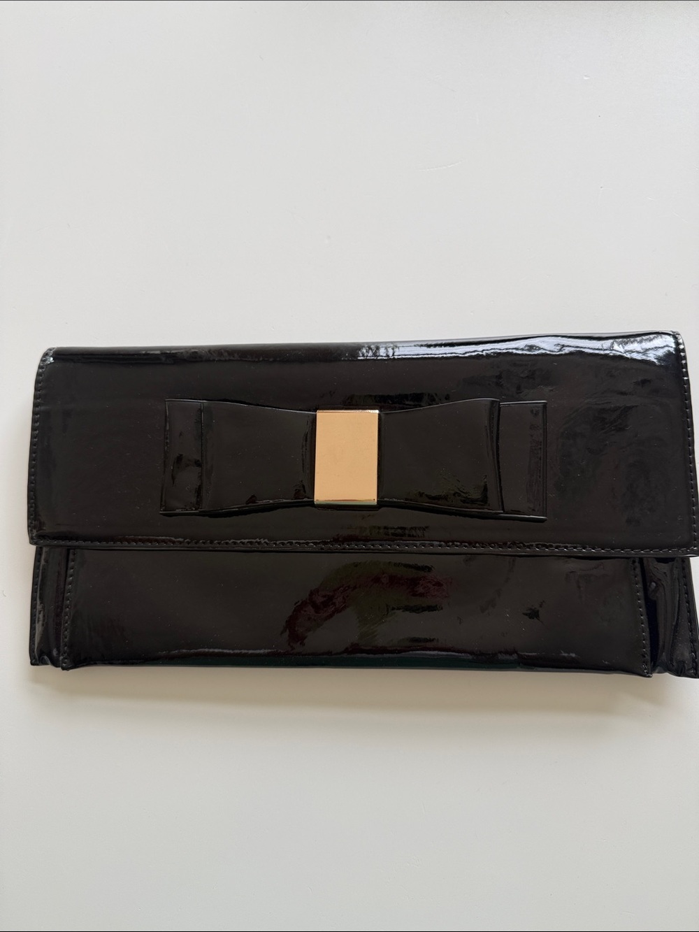Melee blanco black clutch purse.  Patent leather.  6 in x 12 in.